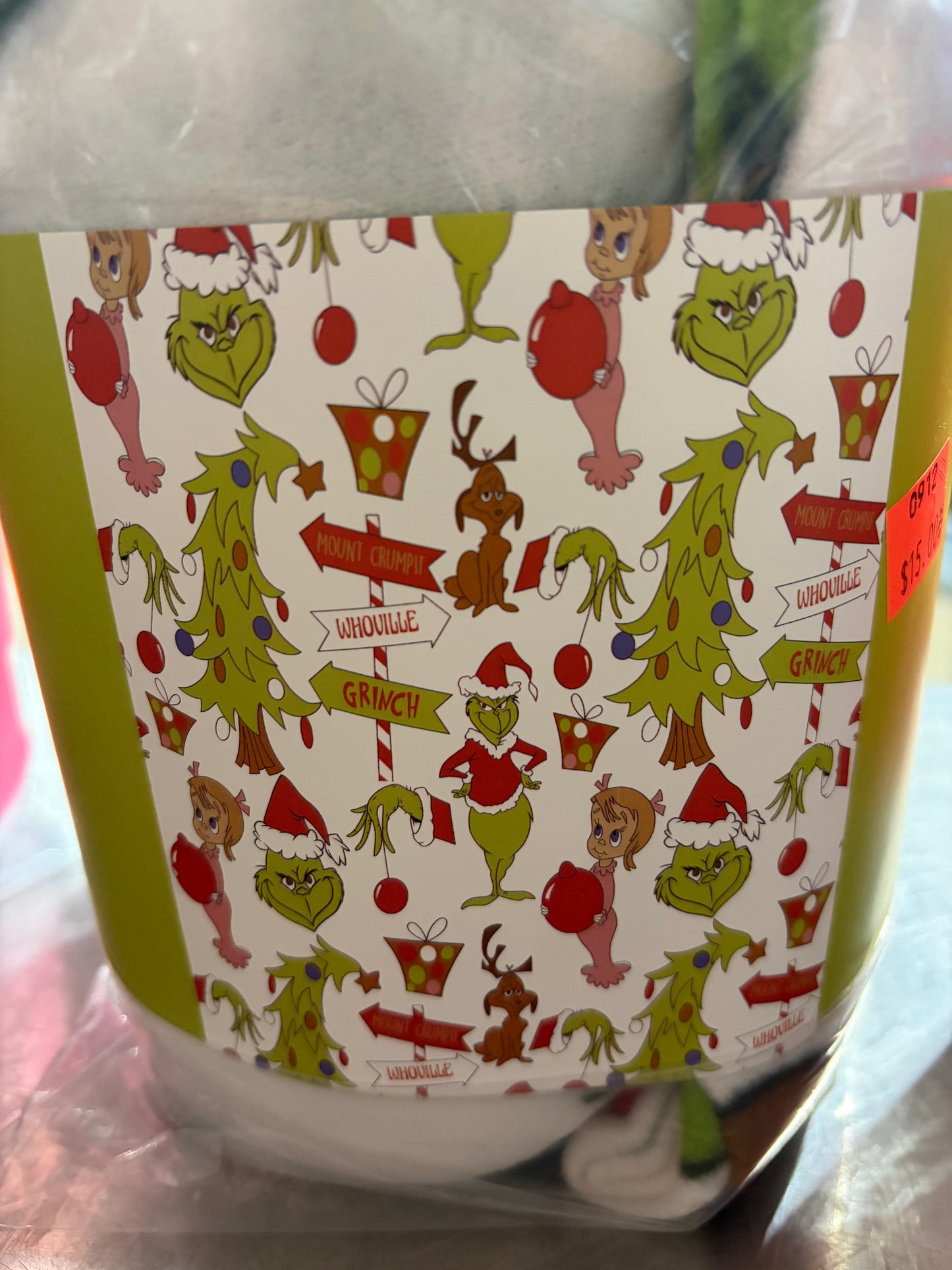 Queen size Blanket (Grinch whoville)